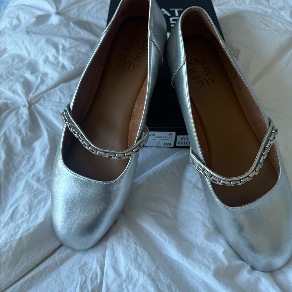 Naturalizer Silver Chain Detail Flats